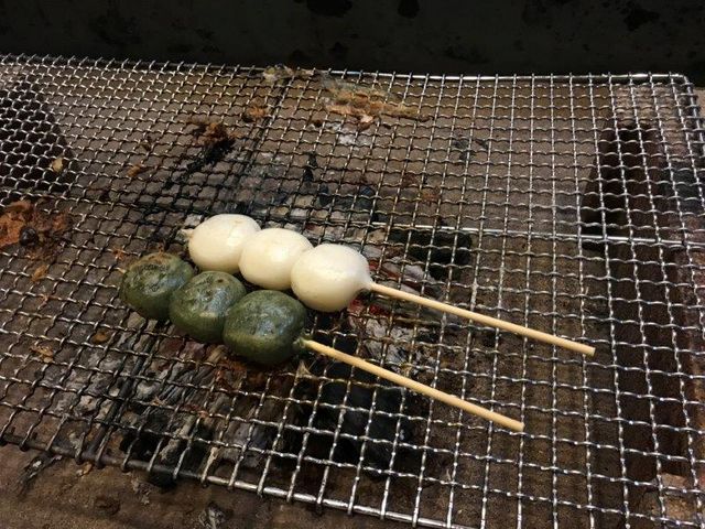 デザートはマタギ餅に味噌とりんご_縄文人の宿