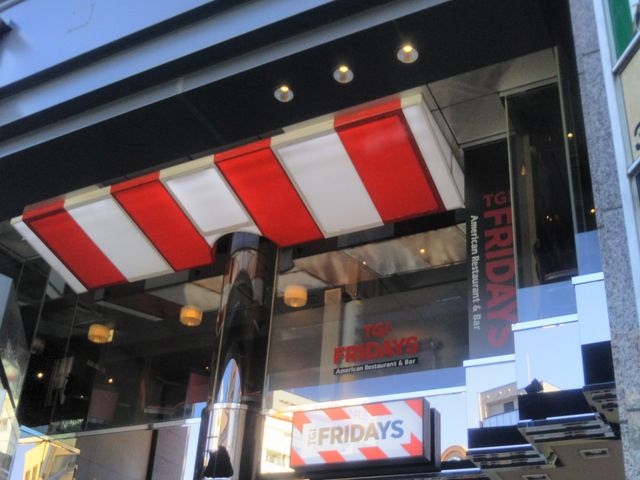『T.G.I FRIDAYS 上野中央通り店』。_T.G.I FRIDAYS 上野中央通り店
