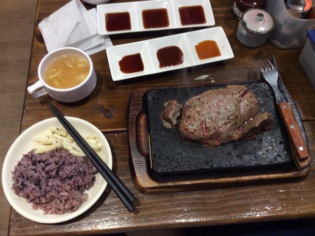 ステーキ 300gです!_STEAK HOUSE やっぱりステーキ 2nd