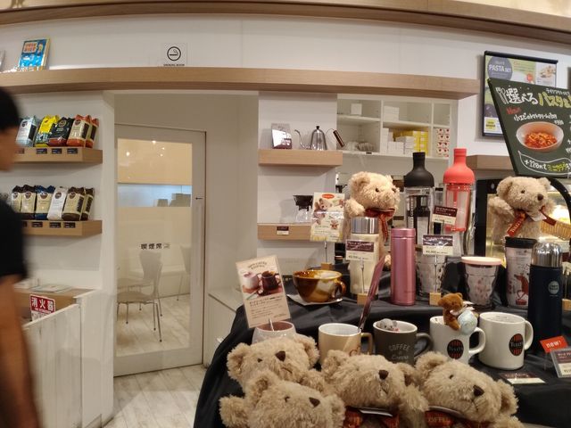 本屋に有る_タリーズコーヒー イオンレイクタウン越谷店