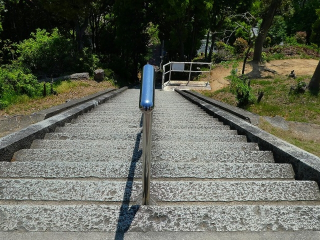 男山配水池公園・下りは滑りそうで特に怖い!_男山配水池公園
