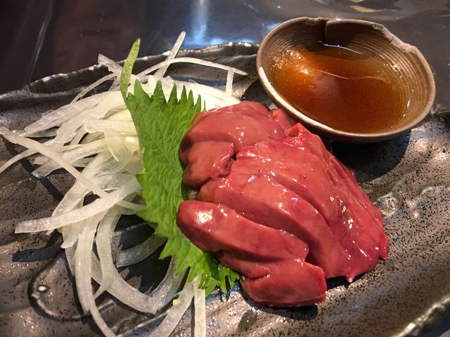 レバ刺し_鶏専門店 山鶏