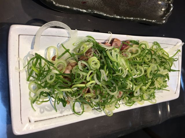 鶏のたたきも美味しかったです。たっぷりの九条ねぎも美味しかった_鶏専門店 山鶏