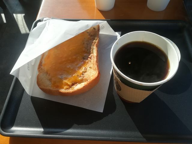 モーニングのチーズトースト。ツナ入りで美味しかったです。_タリーズコーヒー上郷サービスエリア(SA)上り店
