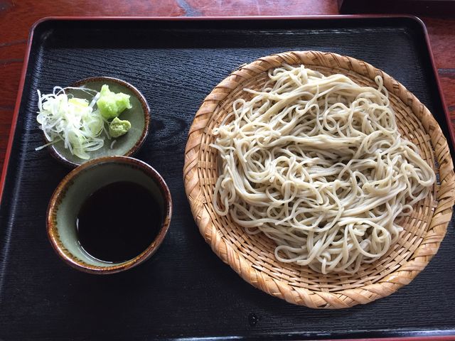 ざるそばです。_そば久