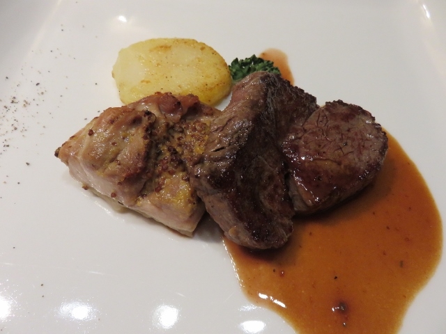 若鶏牛ヒレ肉のステーキ_ル・セルポワヴル