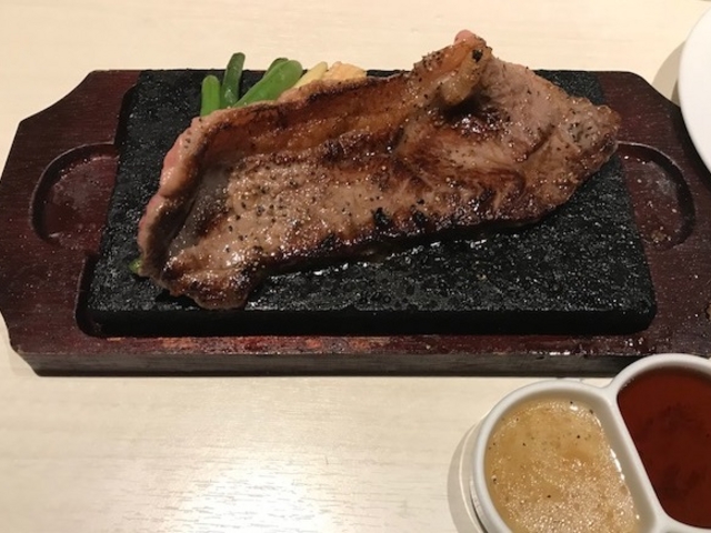 サーロインステーキ_溶岩焼ダイニングbonbori新宿店