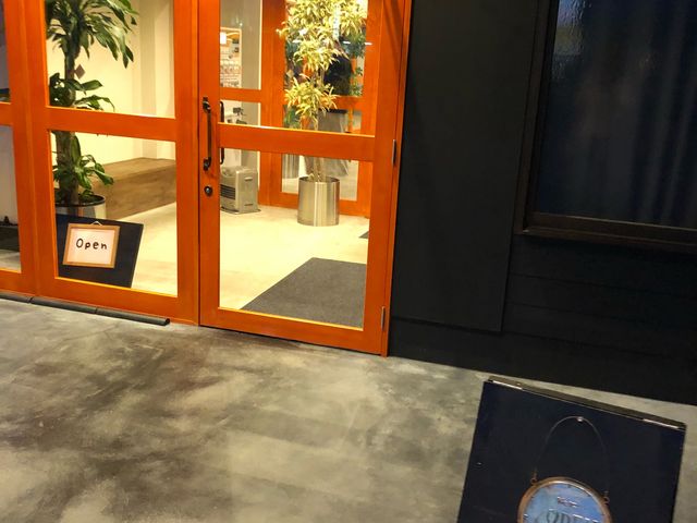 移転後のオシャレな入り口。
かなり入りやすくなりました!_極上拉麺専門店穴場