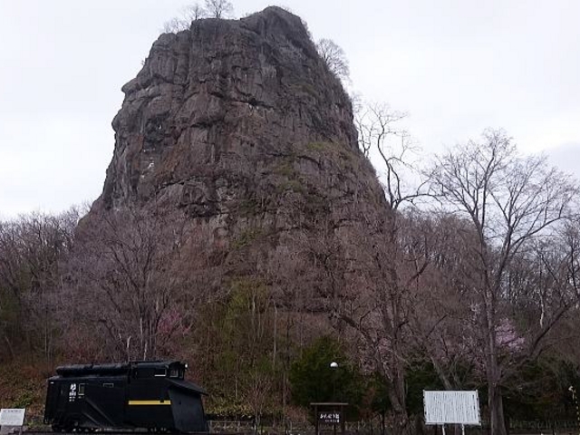 麓から見た瞰望岩_がんぼう岩