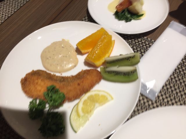 旬のサクラマスのフライ。_ALL DAY DINING MEM オールデイダイニングメム