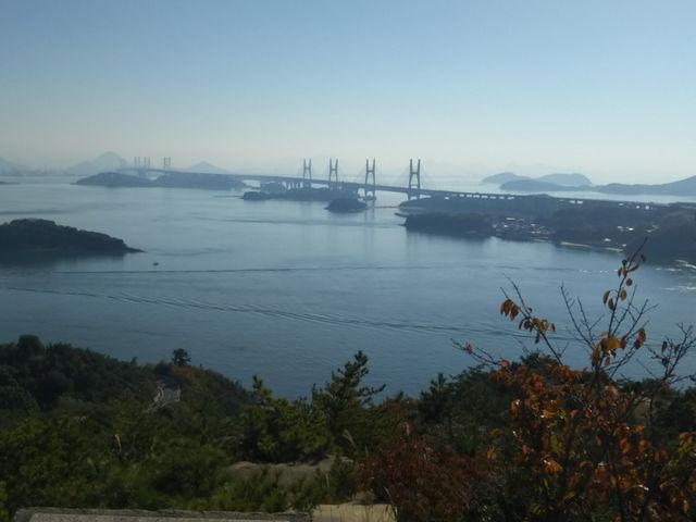 色んな角度から瀬戸大橋を眺められます。_鷲羽山第二展望台