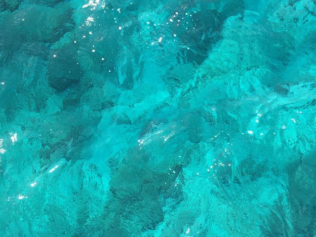 船の上から。海の青さがきれいです。_南島
