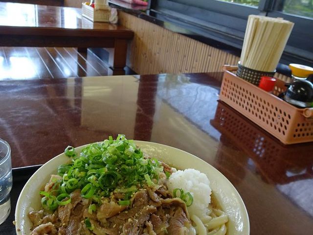 座敷席_セルフうどん とんぼ