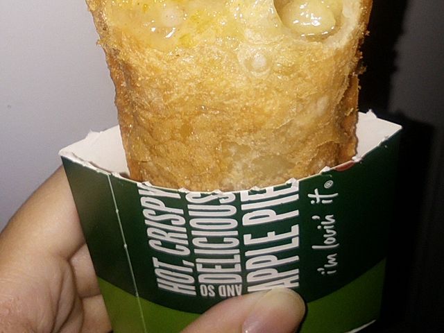 ホットアップルパイ(100円)_マクドナルド豊川イオン店