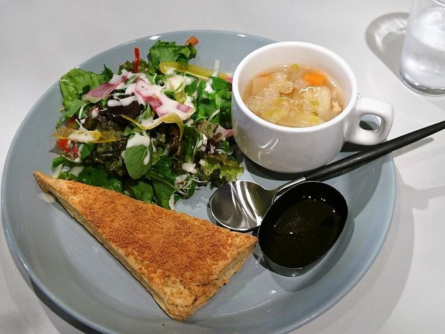 スコーンとサラダ、スープのセット_ORTO CAFE