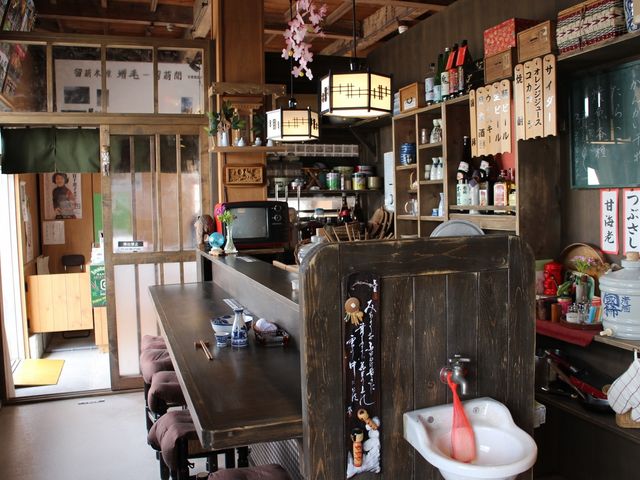 居酒屋風カウンター_増毛町駅前観光案内所