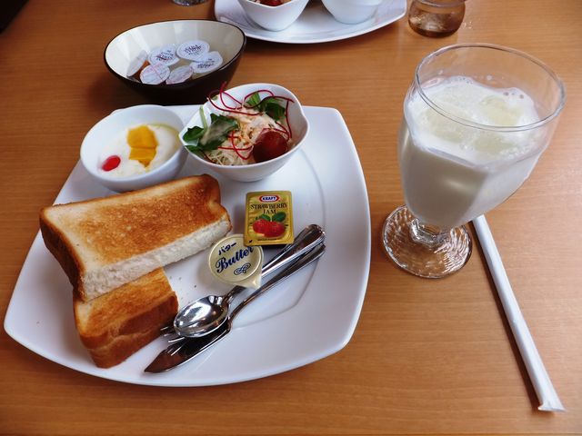 モーニングセットとしては、ごく普通ですが、落ち着けます。_ダイナック 三木サービスエリア下り線