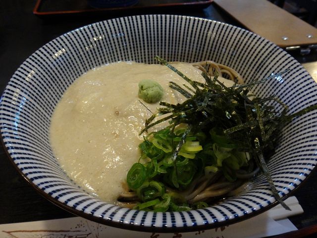 とろろたっぷりのとろろ蕎麦。_芹生茶屋