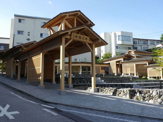 湯路広場