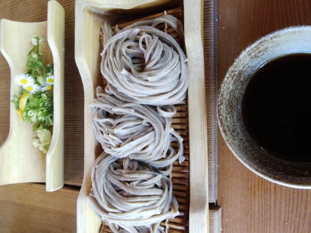 セットを注文したら、このおそばの前に色々お料理を頂けます!_床瀬そば