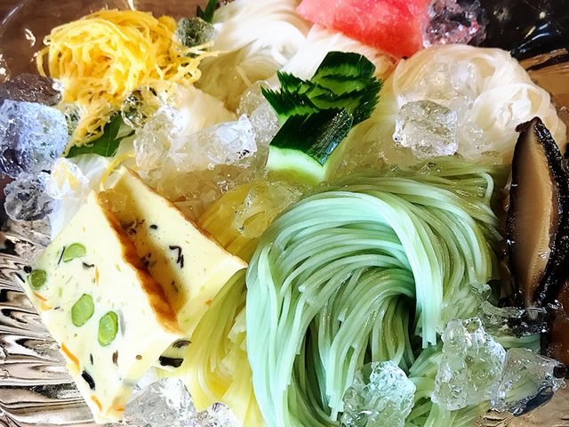 竹のようにカットされた胡瓜にびっくり_池利三輪素麺茶屋・千寿亭