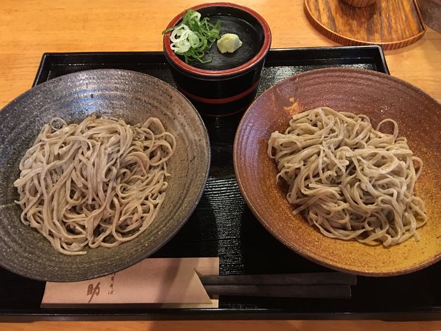 雪室利きそば。ざるだしで提供されます。_手打ちそば八助