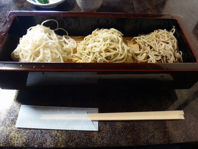三種類の蕎麦が楽しめる「高ボッチ」_そば屋しみず