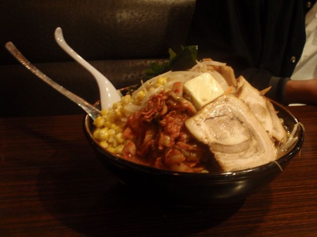友人が頼んだかち盛りジャンボラーメン!なんつー量だよ。。。(-_-;)_ラーメン北辰