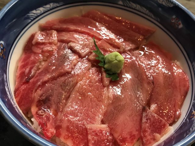 ローストビーフ丼 1900円_くまげら