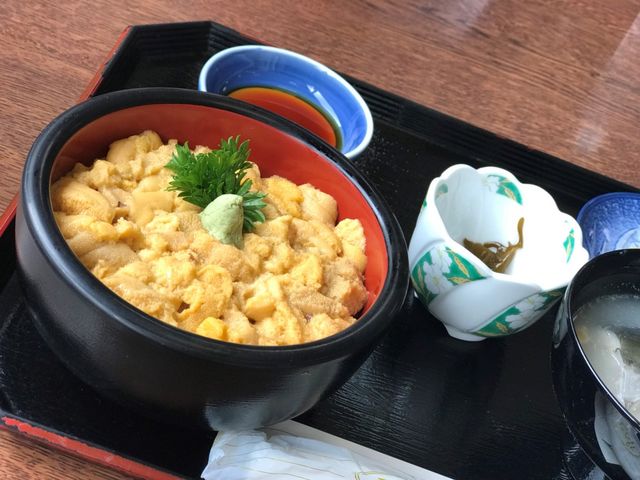 たっぷりのウニ!_お食事処 鱗