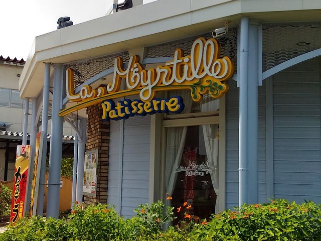 工場の前に店舗があります_文明堂 壹番舘