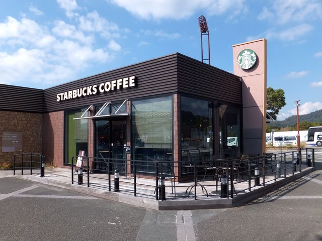 駐車場には一番近い。_スターバックス・コーヒー 浜名湖サービスエリア店