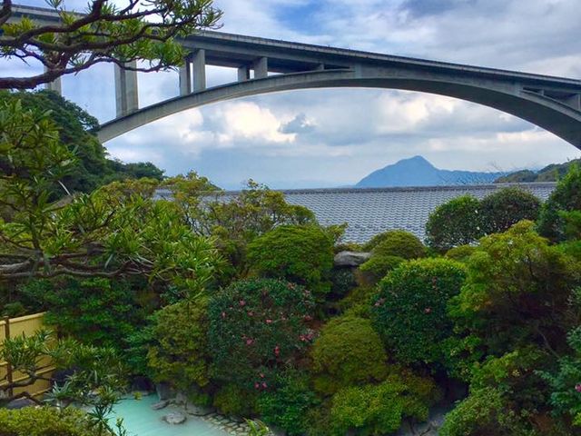 岡本屋旅館!ミルキーブルーな六点風呂
明礬大橋の奥に見えるは高崎山_岡本屋