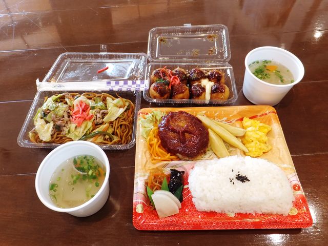 田園生活館(本館)のテーブル席で頂きました。_あいとう直売館