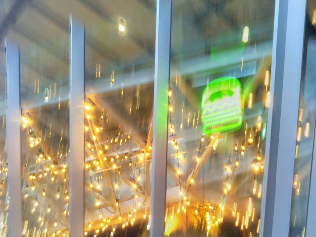 『シェイクシャック 東京国際フォーラム店 (SHAKE SHACK)』。_シェイクシャック 東京国際フォーラム店 (SHAKE SHACK)