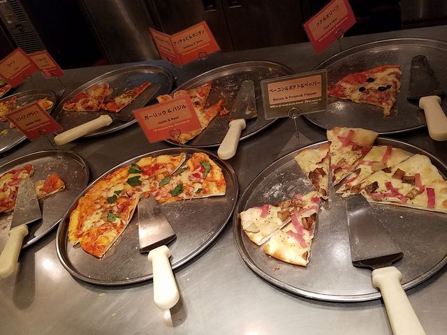 種類豊富です。_シェーキーズ 池袋東口店