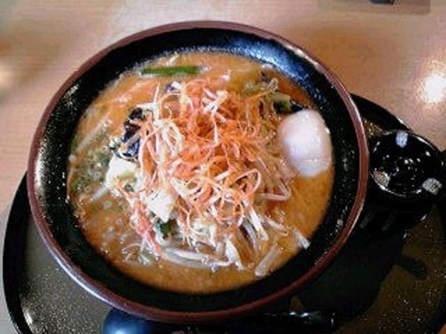 野菜たっぷりネギ辛味噌らーめん:961円(税込)_三宝亭八橋店