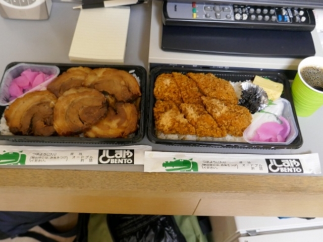 チャーシュー弁当とイカフライ弁当_としまや弁当 中富店