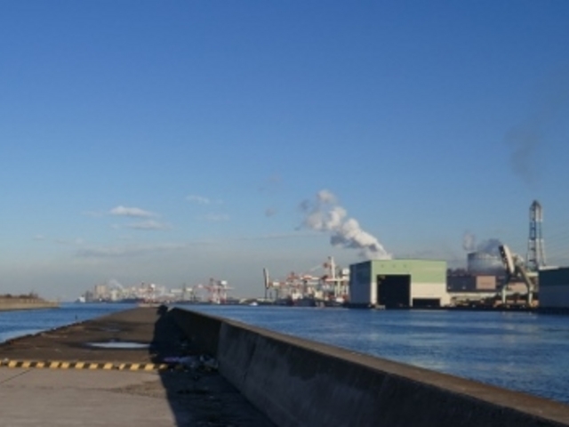 小糸川漁港からの工場_日本製鉄株式会社東日本製鉄所君津地区