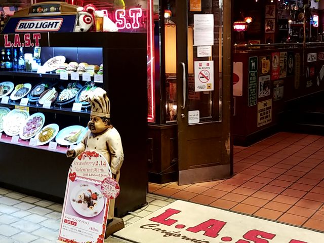 カジュアルな店内です_ラスト・カリフォルニアレストラン 横浜ワールドポーターズ店