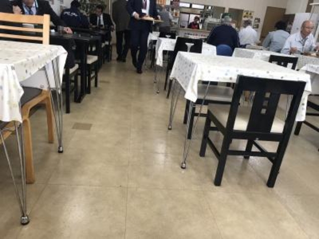 混み合っています。_ドジャース食堂