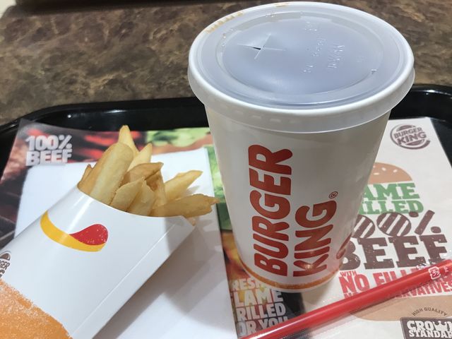 充電スペースあり_バーガーキングR 六本木店