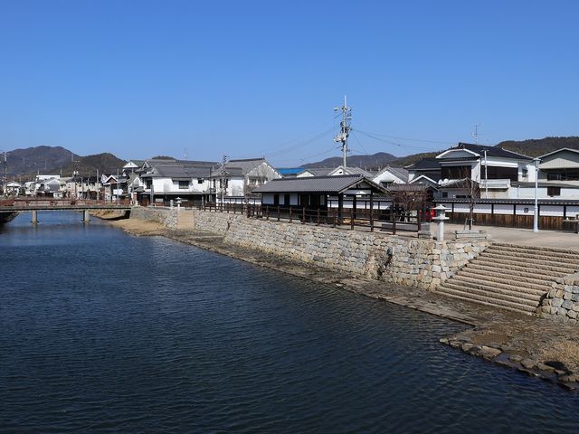 柳井川の川縁の景色もいい感じです。_柳井白壁の町並み