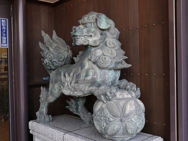 岩国美術館の入り口にあった狛犬です。_岩国美術館