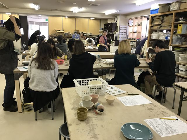 教室は明るくて広いです_円山陶房