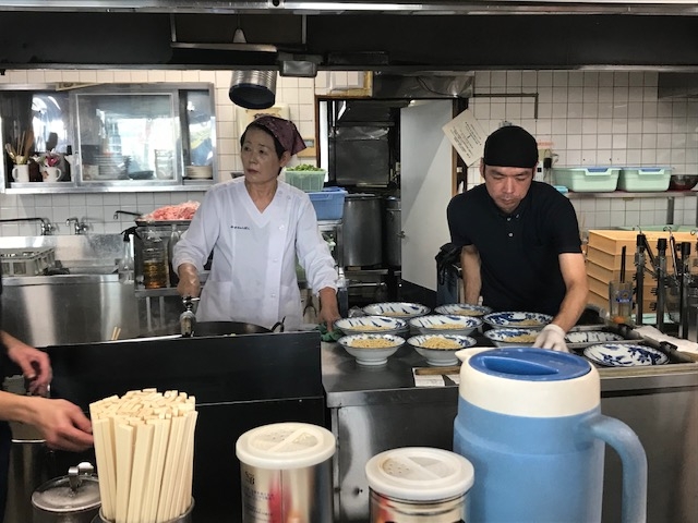頑張る女将さん_井手ちゃんぽん 本店
