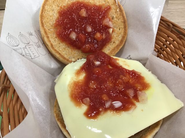 チーズバーガー_モスバーガー新千歳空港店