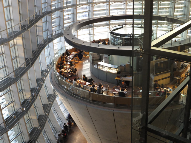 お洒落なカフェ_国立新美術館