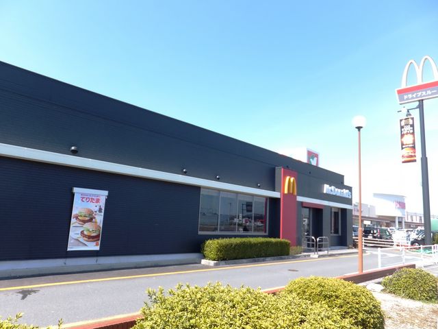 手前がイートインスペースがある部分。大きな店です。_マクドナルド安曇川平和堂店