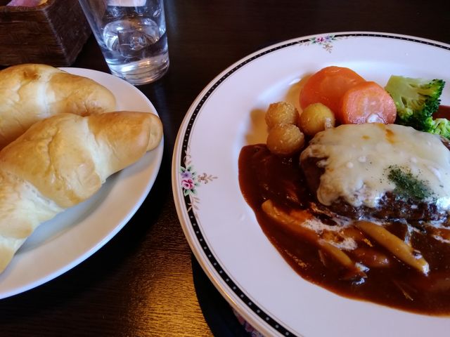 チーズハンバーグ_レストラン・アルペンローズ